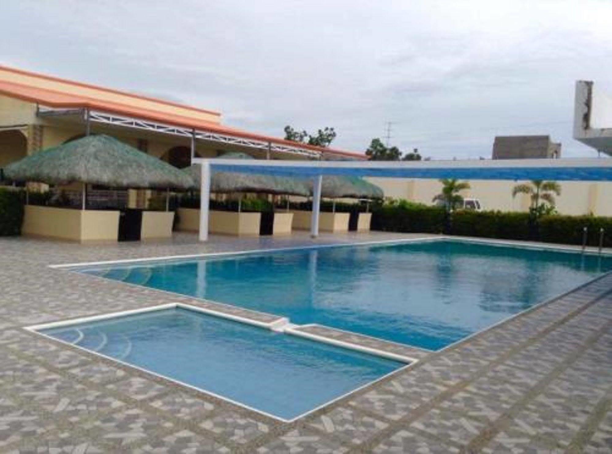 Ukl Ever Resort Hotel Laoag Luaran gambar